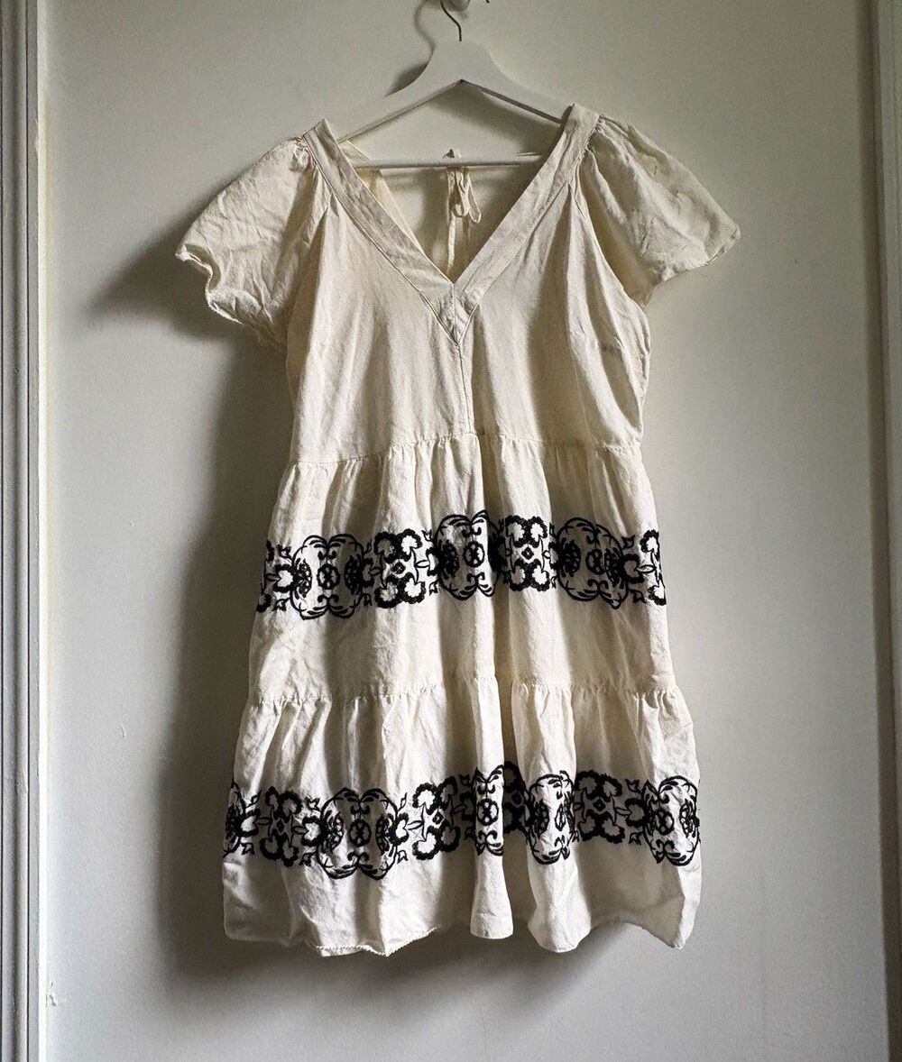 Old Navy Dress Women's M White Black Embroidered Floral V-Neck Puff Tie Short